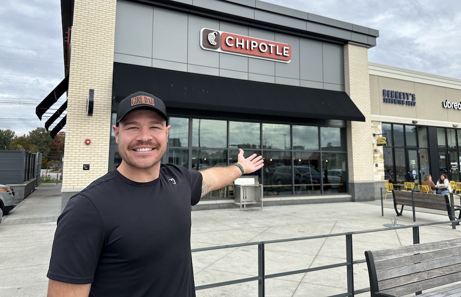 1000-day-chipotle-challenge-UWP-PRW Man Eats Chipotle for 1,000 Days Straight and Wins Free Chipotle for a Year.